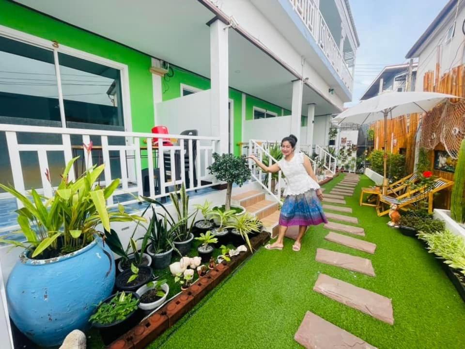 Baan Tipsukon Bed & Breakfast Ko Lan Luaran gambar